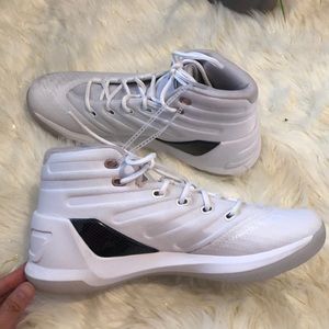 UNDER ARMOUR CURRY SIGNATURE 3  YOUTH SIZE 7 WHITE